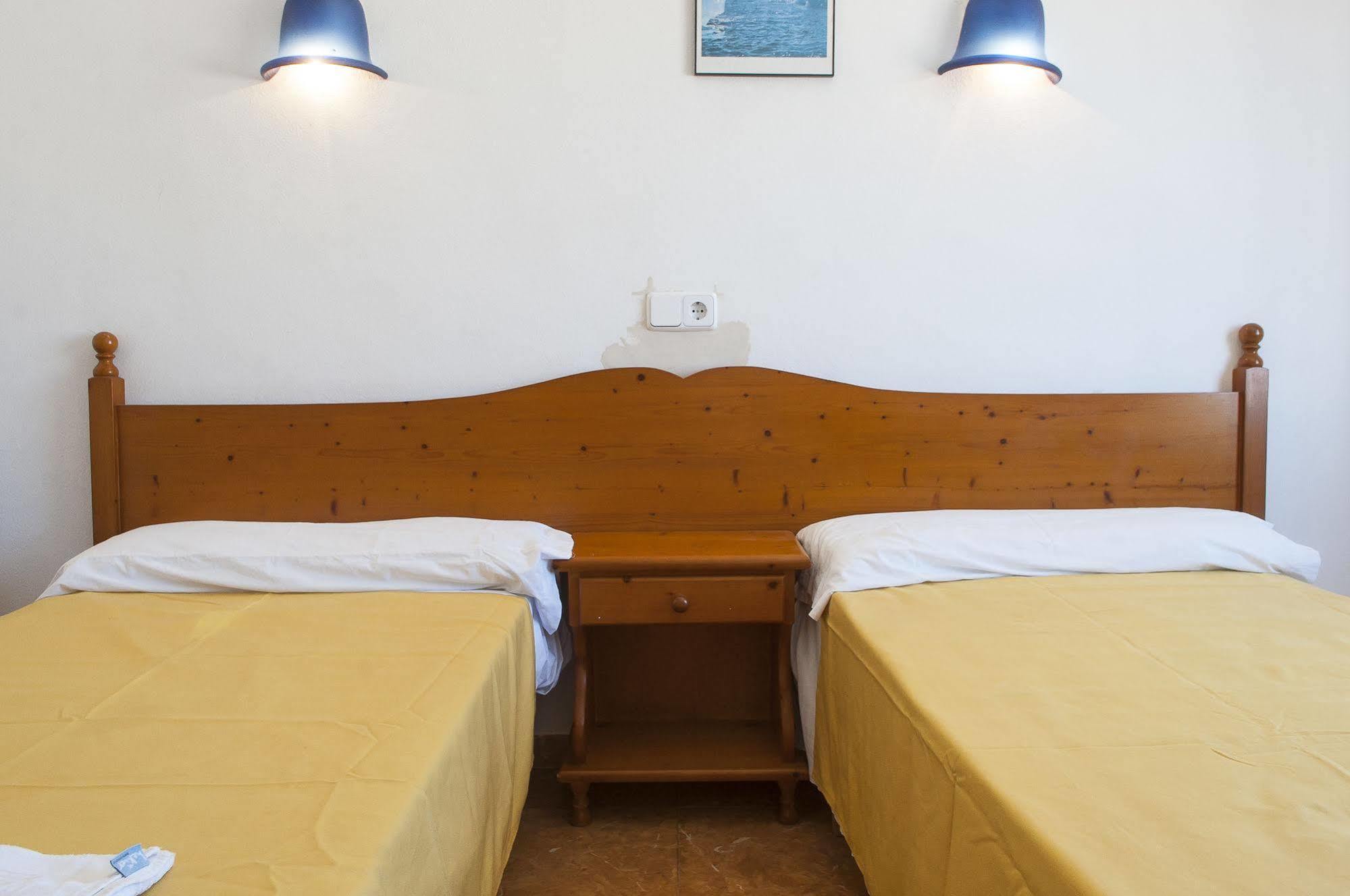 Surfing Concept Hostel Cala Ratjada  Exteriör bild